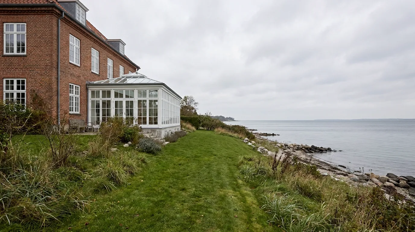 Villa i Rungsted med udestue i glas ud mod Øresund